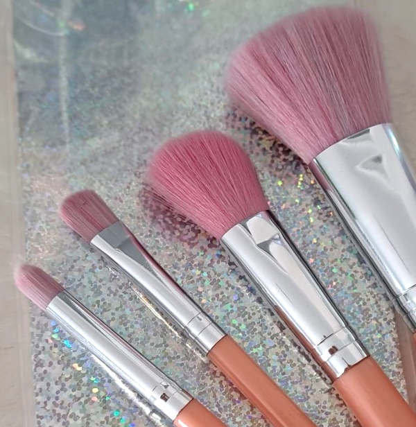 SET DE 4 PINCELES SUAVES PARA MAQUILLAJE