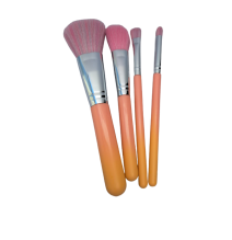 SET DE 4  PINCELES SUAVES PARA MAQUILLAJE